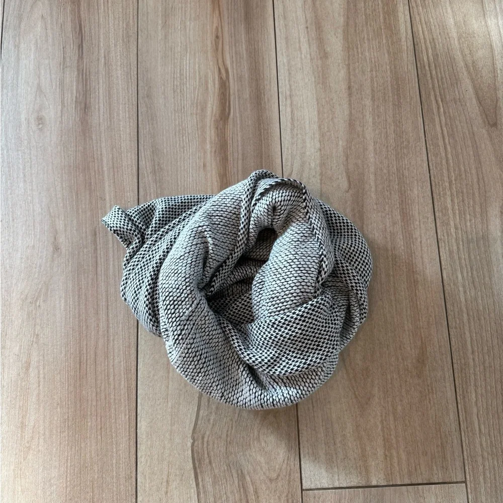 H&M Y2K esque Cozy Knit Infinity Scarf Gilmore Girls
